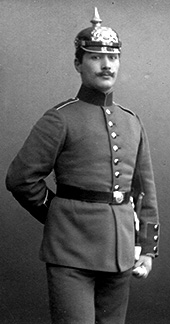 Paul Oppens (noch Oppenheim) als Einjhrig-Freiwilliger beim Militrdienst in Mnchen, 1902