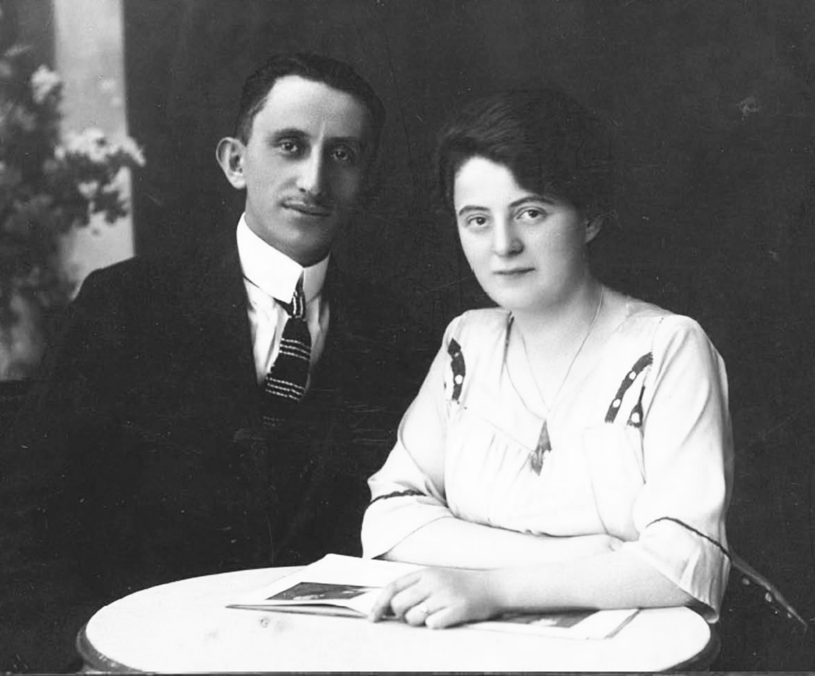 Verlobungsfoto von Anschel Rechtschaffen und Minna Grossmann, um 1920