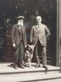 Max Blumenthal (r.) mit seinem Vater Samuel, vor 1914