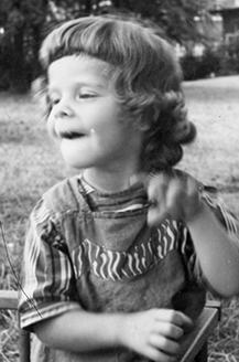 Lilli Brathauer, vier Jahre alt