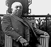 Ivan Fontheim auf der Terrasse seiner Villa