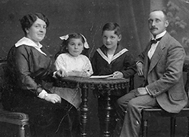 Familie Gottlieb, Clara und Hermann mit den Kindern Ellen und Herbert