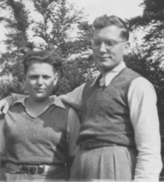 Julius Hamburger (r.) mit seinem Schüler Sigmund Olivenstein